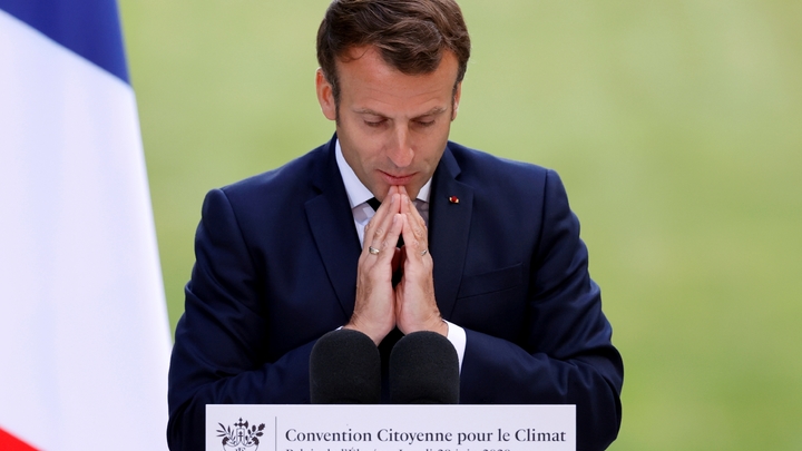 Emmanuel Macron s'dresse aux 150 membres de la Convention citoyenne pour le climat à l'Elysee, le 29 juiin 2020 à Paris.