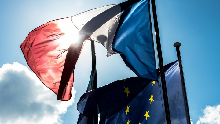 Les Français sont partagés sur l'appartenance de la France à l'Union européenne, mais très majoritairement hostiles à la sortie de l'euro pour revenir au franc, selon un sondage Elabe diffusé jeudi.