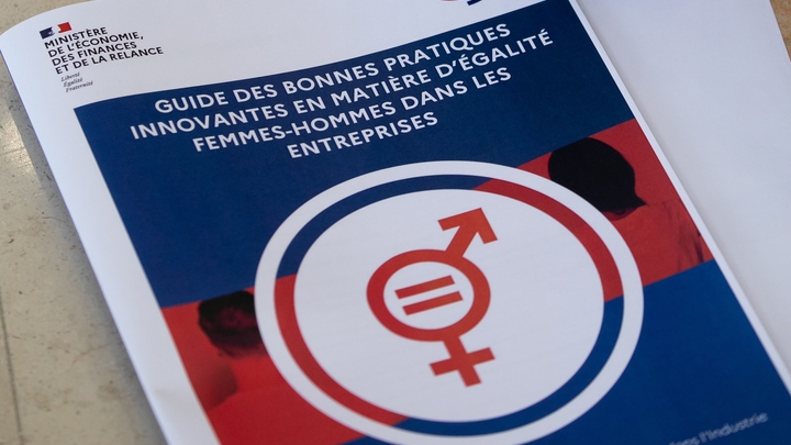 PARIS: Agnes Pannier-Runacher recoit le Ç Guide des bonnes pratiques innovantes en matiere d'Egalite Femmes-Hommes dans les Entreprises  en presence d'Elisabeth Moreno