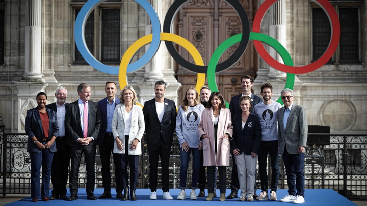 FAMILY PHOTO OF THE ACTORS OF PARIS 2024