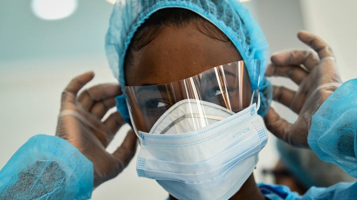 Personnel soignant avec un masque Personnel soignant avec un masque
