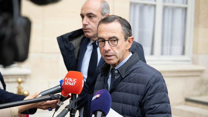 Paris: Marleix and Retailleau talking to the press after a meeting with Borne