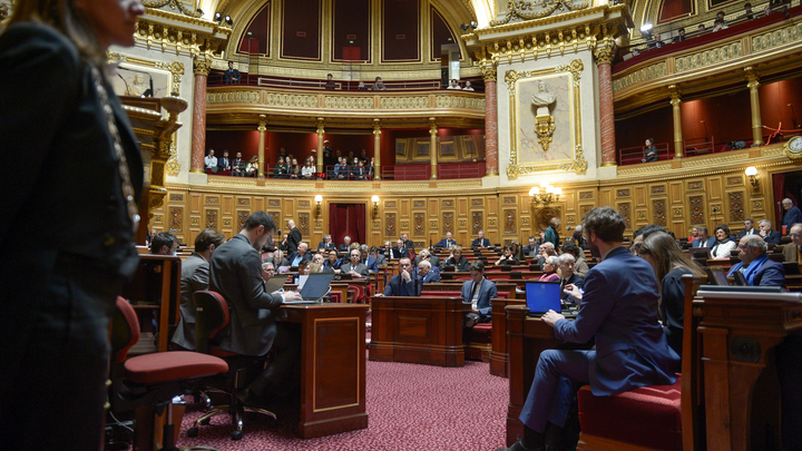 Paris: Debat reforme des retraites au Senat