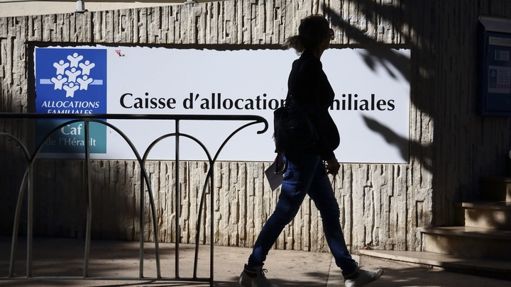 Une caisse d'allocations familiales Illustration caisse d'allocations familiales