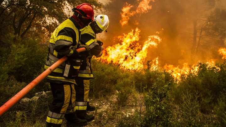 Huge forest fire south of France