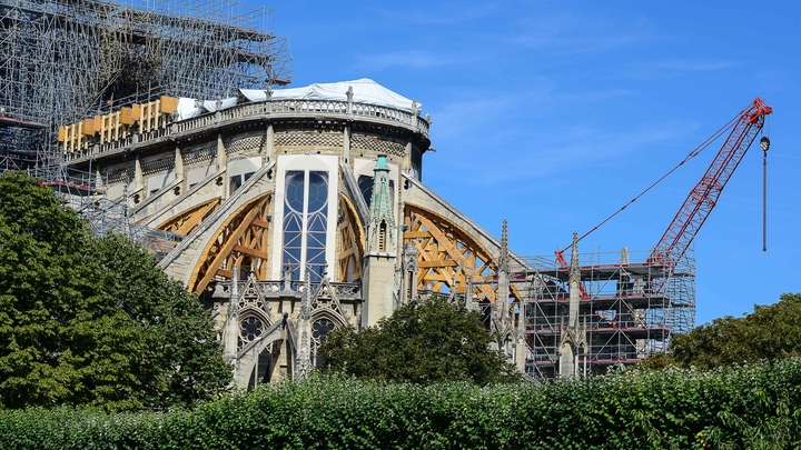 Paris: Notre Dame Cathedral decontamination work