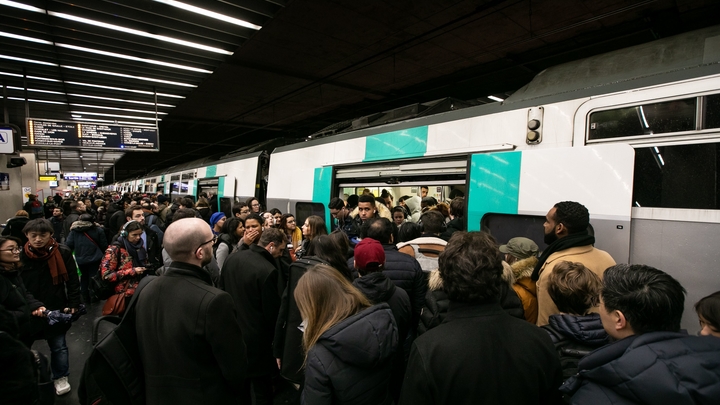 PARIS: Greve dans les transports en commun contre la reforme des retraites