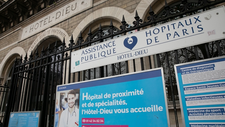 PARIS: Delabrement de l Hotel Dieu, AP HP, Assistance Publique Hopitaux Paris qui vient d’etre vendu