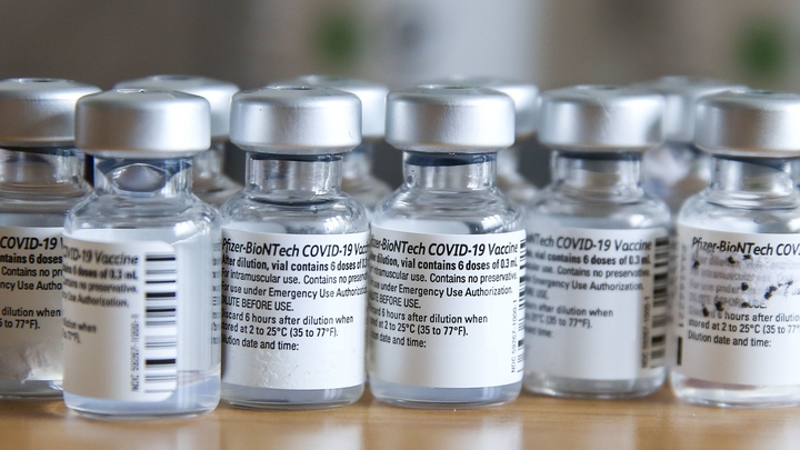 Pfizer Covid-19 vaccine in London, UK - 17 Jun 2021