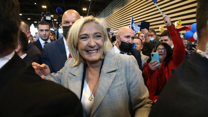 Reims : Marine Le Pen arrives at the presidential convention