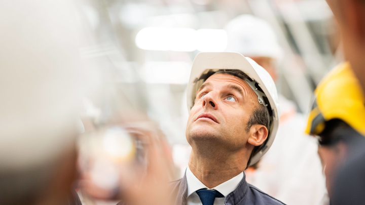 Le president de la Republique en visite sur le chantier de la Cathedrale de Notre Dame de Paris pour commemorer le 3e anniversaire de l'incendie