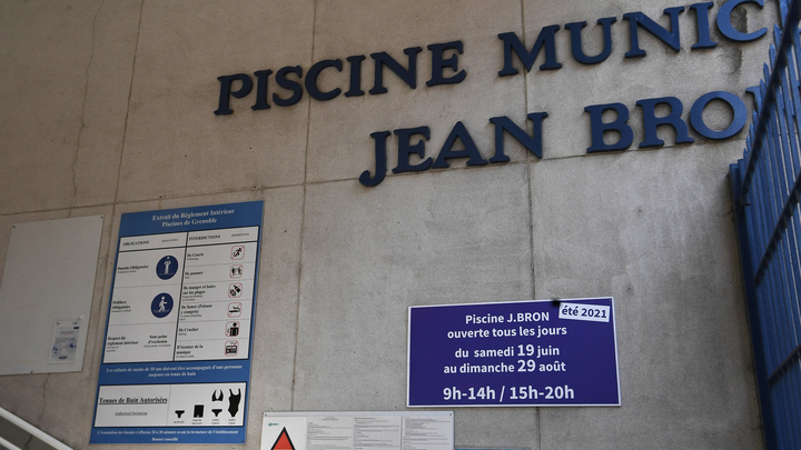 Grenoble : city council session set to scrap its bathing dress code in municipal pools