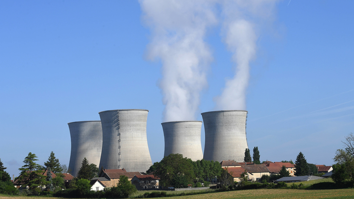 Centrale nucleaire du Bugey dans le departement de l Ain a Saint