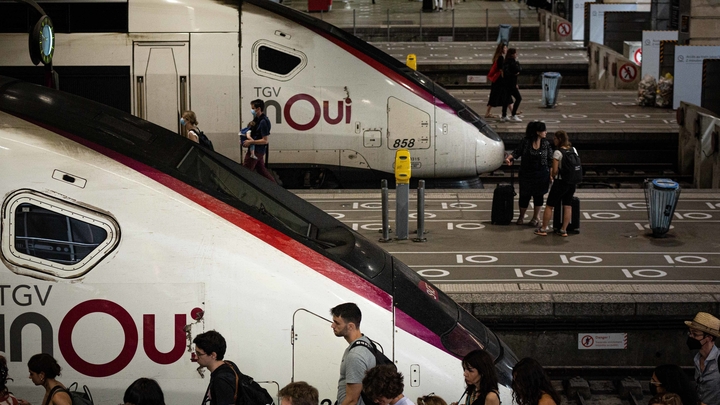 FRANCE - JOUR NOIR SUR LA ROUTE DES DEPARTS EN VACANCES