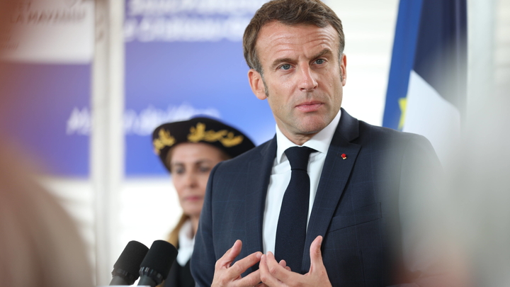 Emmanuel Macron inaugurates the reopening of the sub-prefecture of Chateau-Gontier