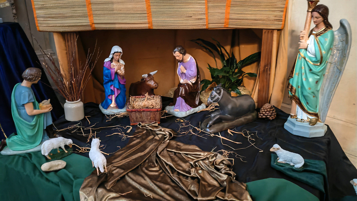 Une creche dans une eglise