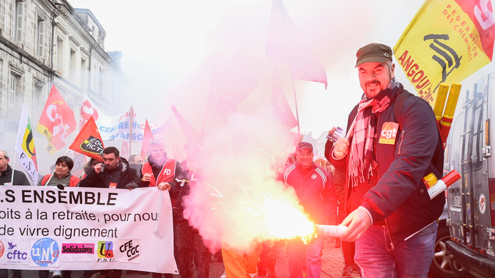 Angouleme Manifestation retraite 64 ans