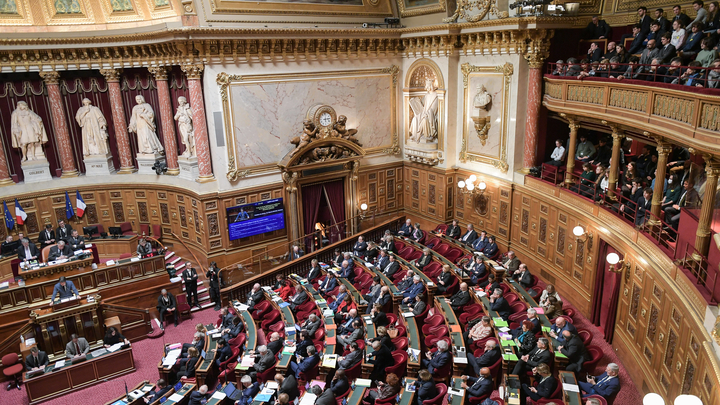 « Le gouvernement décide de créer une crise majeure dans le pays » : colère de la gauche sénatoriale après le 49.3