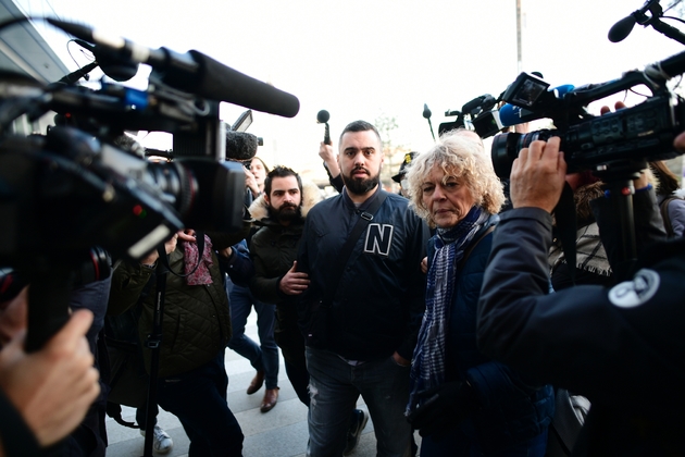 Eric Drouet (C), à son arrivée au tribunal correctionnel de Paris le 15 février 2019