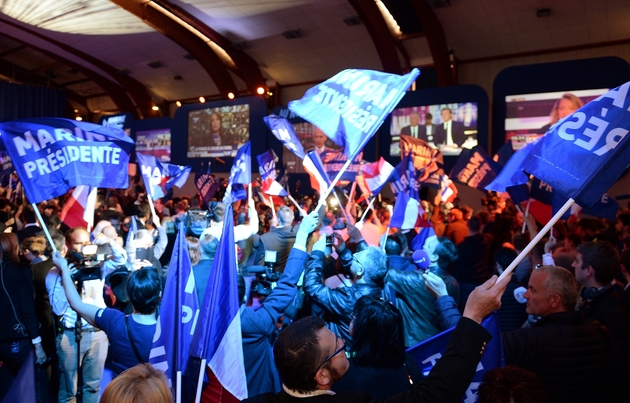 Des partisans de Marine Le Pen, le 23 avril 2017 à Hénin-Beaumont dans le Pas-de-Calais