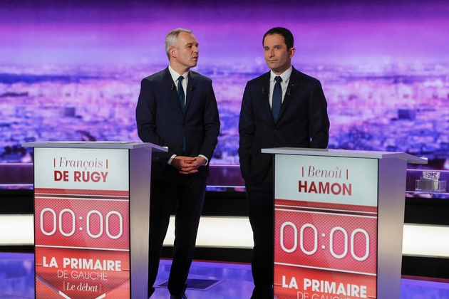 François de Rugy et Benoît Hamon lors du premier débat télévisé des candidats à la primaire socialiste élargie, le 12 janvier 2017 à La-Plaine-Saint-Denis