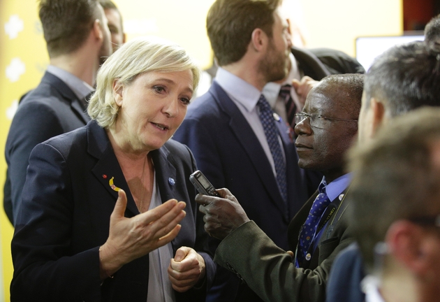 Marine Le Pen en visite au Salon de l'agriculture le 28 février 2017 à Paris 