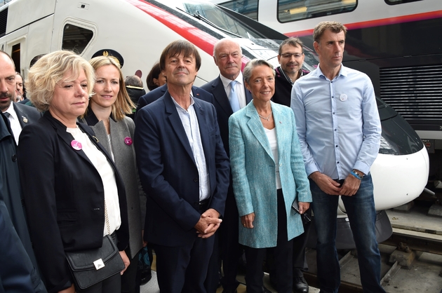 Le ministre de la Transition écologique et solidaire, Nicolas Hulot (C), lors de l'inauguration de la ligne Paris-Bordeaux, le 1er juillet 2017 à Bordeaux