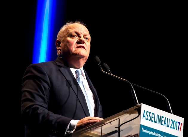 Le candidat de l'UPR à l'élection présidentielle François Asselineau, lors d'un meeting de campagne à Lille, le 10 avril 2017