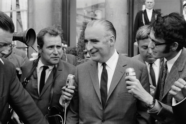 L'ancien Premier ministre Georges Pompidou, s'adresse aux journalistes à Paris, le 31 mai 1938