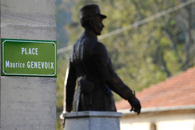 Un monument et une plaque à la mémoire de Maurice Genevoix, le 6 novembre 2018 aux Eparges