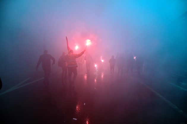 Des manifestants défilent contre la loi Travail à Paris, le 31 mars 2016