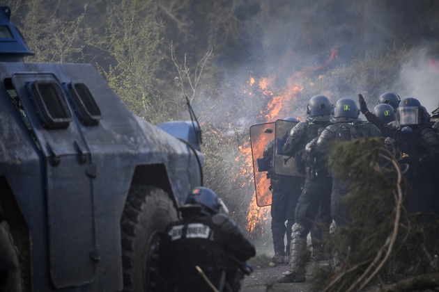 Heurts entre gendarmes et zadistes à Notre-Dame-des-Landes le 15 avril 2018