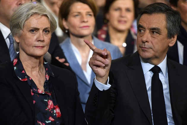 Penelope Fillon (g) et son époux François Fillon, le 29 janvier 2017 à Paris