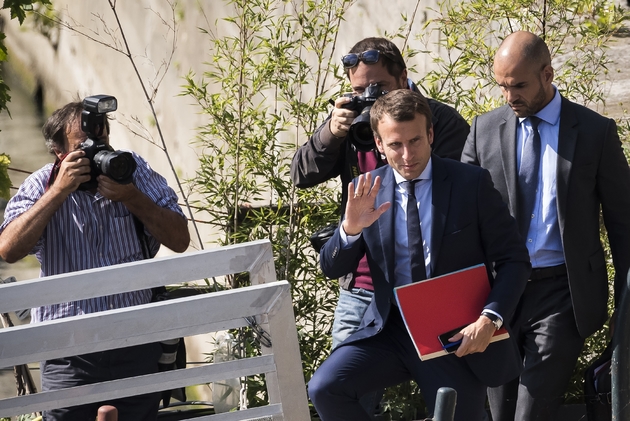 Emmanuel Macron, alors ministre de l'Economie, après avoir rendu sa démission à Paris, le 30 août 2016