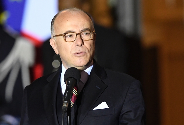 Bernard Cazeneuve lors de la cérémonie de passation de pouvoir le 6 décembre 2016 à Matignon à Paris 