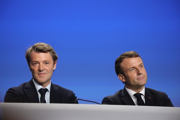 Le président de l'Association des maires de France (AMF) François Baroin   et Emmanuel Macron au Congrès des maires de France le 19 novembre 2019 à Paris 