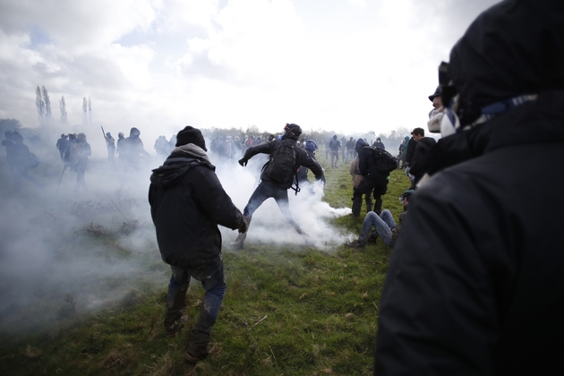 Heurts entre manifestants et forces de l'ordre sur le site de la Zad de Notre-Dame-des-Landes, le 15 avril 2018