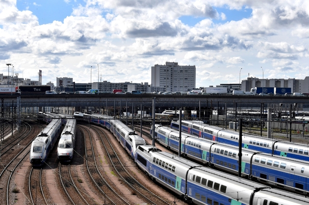 Des TGV à l'arrêt à Paris le 10 avril 2018