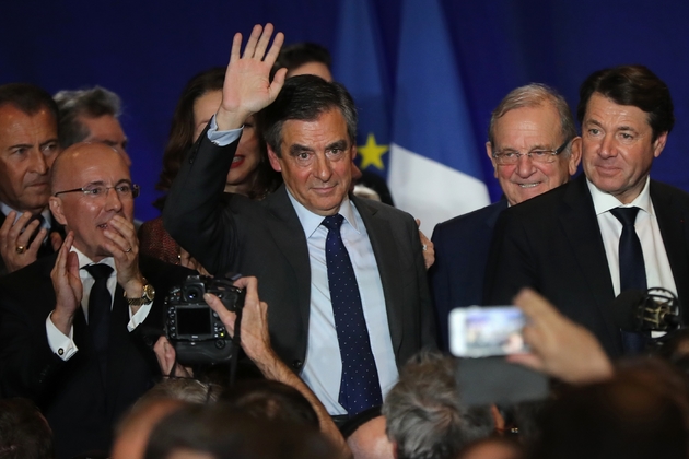 François Fillon (C) entre Eric Ciotti et Christian Estrosi lors d'un meeting le 11 janvier 2017 à Nice