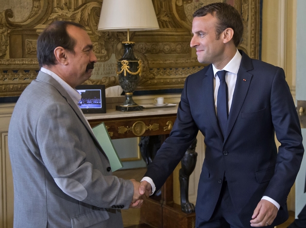 Emmanuel Macron et Philippe Martinez, secrétaire général de la Confédération générale des Travailleurs, lors d'une rencontre à l'Élysée, le 23 mai 2017