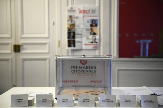 Des bulletins de vote pour la primaire organisée par le PS, le 16 janvier 2017 à Paris