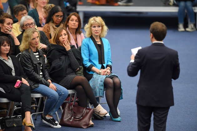 Emmanuel Macron répond aux questions lors du 