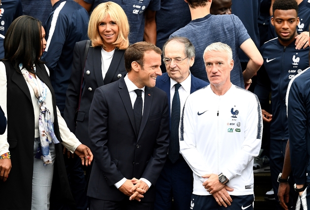 Emmanuel Macron et Didier Deschamps (au premier rang) à Clairefontaine-en-Yvelines, le 5 juin 2018