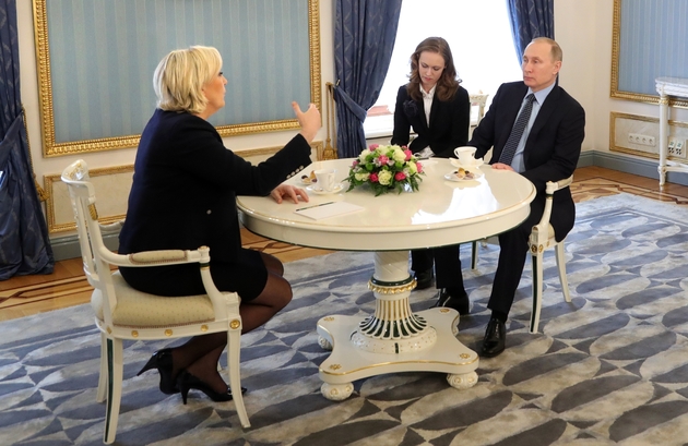 Le président russe Vladimir Poutine reçoit au Kremlin la candidat d'extrême droite à la présidentielle française Marine Le Pen, le 24 mars 2017