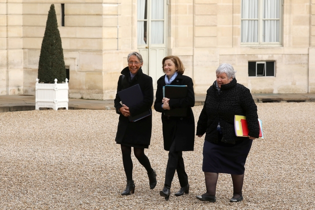 (de G à D): la ministre de la Défense Elisabeth Borne, des Armées Florence Parly et la Madame Corse du gouvernement Jacqueline Gourault arrivent à l'Elysée pour un séminaire gouvernemental le 3 janvier 2018