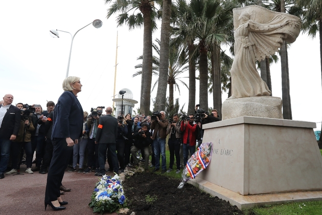 La présidente du Front national  Marine Le Pen dépose une gerbe 