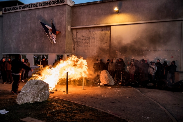 Manifestation de surveillants devant la maison d'arrêt de Lyon-Corbas, le 25 janvier 2018