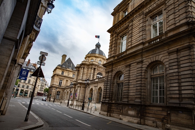 Le Sénat, rue de Vaugirard, pendant le confinement en mars 2020