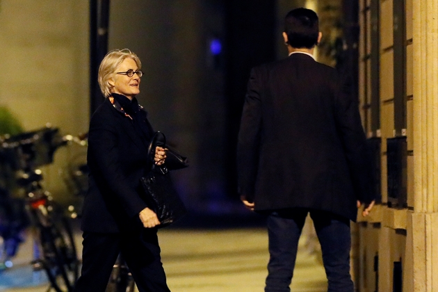 Penelope Fillon rentre chez elle à Paris après avoir été mise en examen le 28 mars 2017 au soir dans l'enquête sur ses possibles emplois fictifs