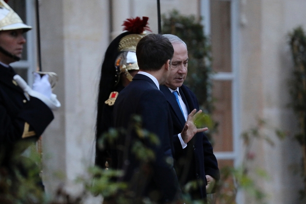 Le président français Emmanuel Macron (D) et le Premier ministre israélien Benjamin Netanyahu lors d'une conférence de presse, le 10 décembre 2017 à Paris 